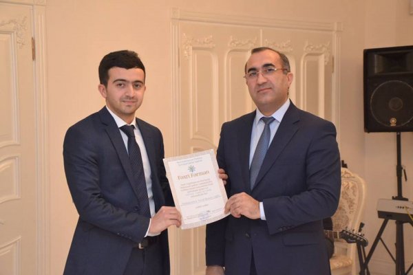 Ramiz Hüseynov gəncləri təltif etdi - FOTOLAR