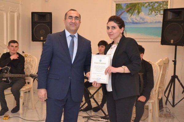 Ramiz Hüseynov gəncləri təltif etdi - FOTOLAR