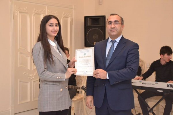 Ramiz Hüseynov gəncləri təltif etdi - FOTOLAR