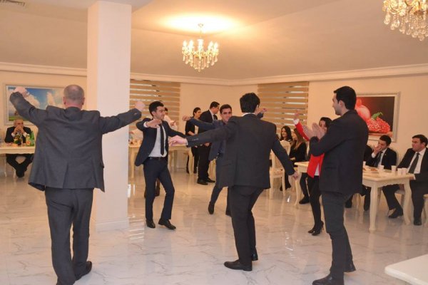 Ramiz Hüseynov gəncləri təltif etdi - FOTOLAR