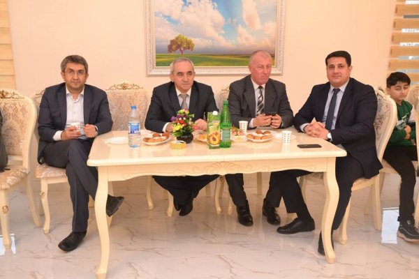 Ramiz Hüseynov gəncləri təltif etdi - FOTOLAR