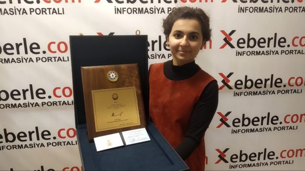 “Təəssüf ki, sosial sahibkarlıq ideyalarını Sumqayıtda reallaşdıra bilmədik” – Prezidentin təltif etdiyi 22 yaşlı Sara (FOTO) “Təəssüf ki, sosial sahibkarlıq ideyalarını Sumqayıtda reallaşdıra bilmədik” – Prezidentin təltif etdiyi 22 yaşlı Sara (FOTO)