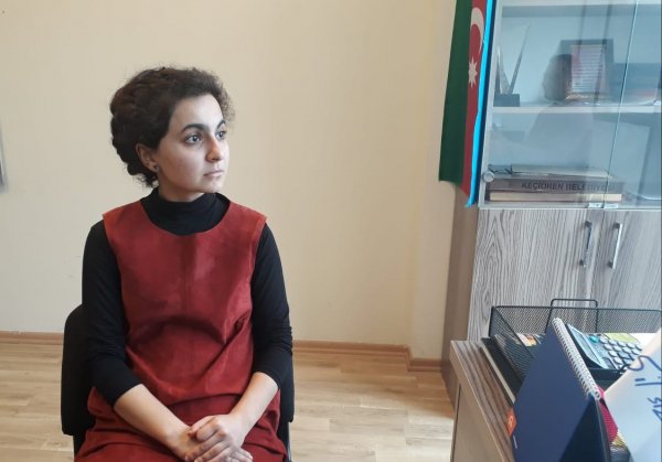 “Təəssüf ki, sosial sahibkarlıq ideyalarını Sumqayıtda reallaşdıra bilmədik” – Prezidentin təltif etdiyi 22 yaşlı Sara (FOTO) “Təəssüf ki, sosial sahibkarlıq ideyalarını Sumqayıtda reallaşdıra bilmədik” – Prezidentin təltif etdiyi 22 yaşlı Sara (FOTO)