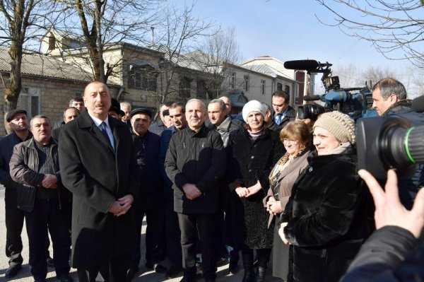 Prezidentin Şamaxıda sakinlərlə səmimi FOTOLARI