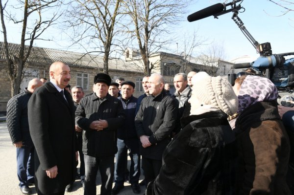 Prezidentin Şamaxıda sakinlərlə səmimi FOTOLARI