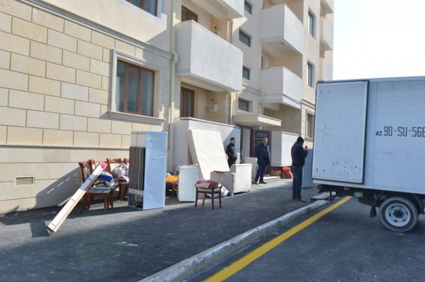 Sumqayıtda məcburi köçkünlərin yeni mənzillərə köçürülməsinə başlanılıb - FOTOLAR