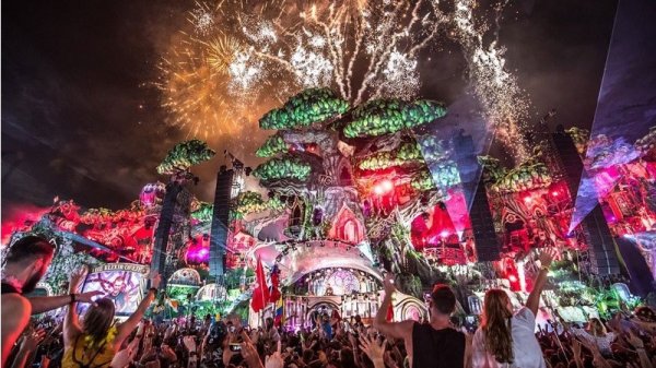 Bu festivala qadınlar çılpaq qatılır - FOTOLAR