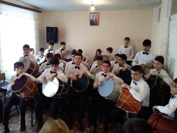 Musiqi məktəbinin kollektivi Qobustan rayonunda konsert verib - FOTOLAR Musiqi məktəbinin kollektivi Qobustan rayonunda konsert verib - FOTOLAR