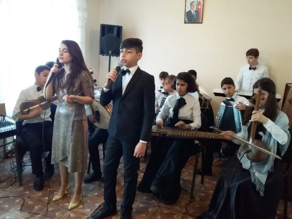 Musiqi məktəbinin kollektivi Qobustan rayonunda konsert verib - FOTOLAR Musiqi məktəbinin kollektivi Qobustan rayonunda konsert verib - FOTOLAR