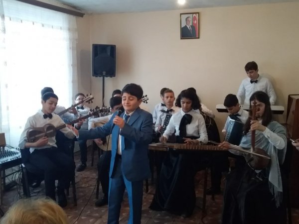 Musiqi məktəbinin kollektivi Qobustan rayonunda konsert verib - FOTOLAR Musiqi məktəbinin kollektivi Qobustan rayonunda konsert verib - FOTOLAR