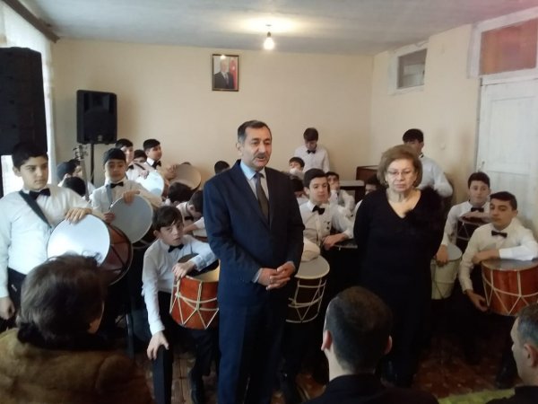 Musiqi məktəbinin kollektivi Qobustan rayonunda konsert verib - FOTOLAR Musiqi məktəbinin kollektivi Qobustan rayonunda konsert verib - FOTOLAR