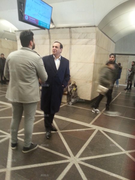 Azərbaycanın ən varlı müğənnisi Bakı metrosunda göründü - Toy təklifi aldı - FOTO