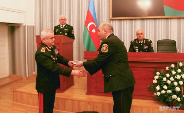 Əməkdar jurnalistə mayor rütbəsi verildi -FOTO Əməkdar jurnalistə mayor rütbəsi verildi -FOTO
