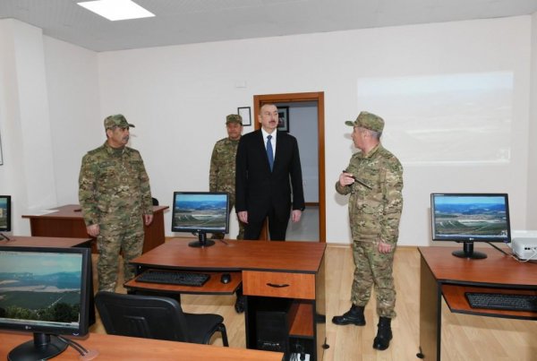 Prezident əsgərlərlə nahar etdi - FOTOLAR