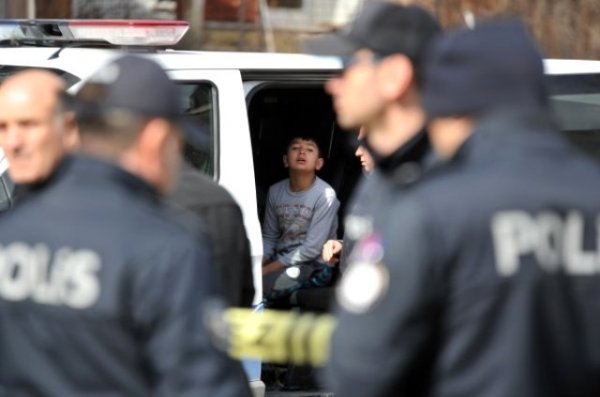 Uşaqların gözü qarşısında dəhşət: əvvəl arvadını, sonra isə... - VİDEO + FOTO Uşaqların gözü qarşısında dəhşət: əvvəl arvadını, sonra isə... - VİDEO + FOTO