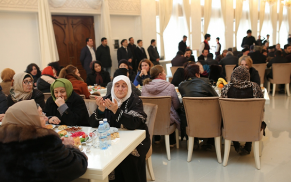 Mehriban Əliyevanın adından ehsan verildi - FOTOLAR
