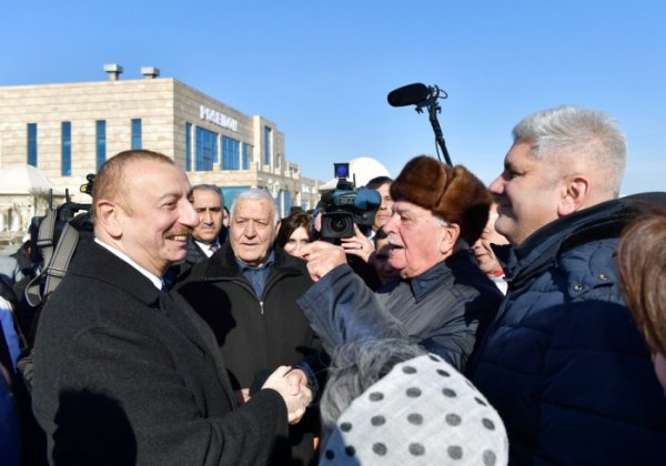 Prezident Sumqayıt bulvarında sakinlərlə görüşdü - FOTOLAR