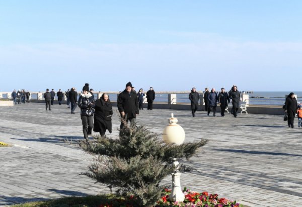 Prezident Sumqayıt bulvarında sakinlərlə görüşdü - FOTOLAR