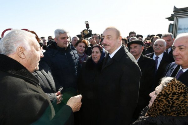 Prezident Sumqayıt bulvarında sakinlərlə görüşdü - FOTOLAR