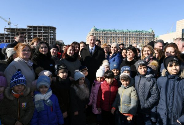 Prezident Sumqayıt bulvarında sakinlərlə görüşdü - FOTOLAR