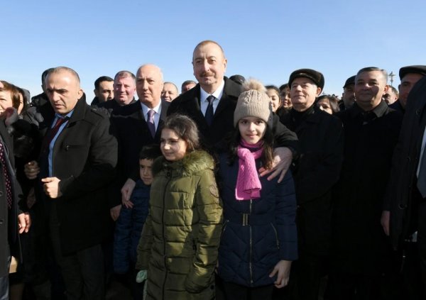 Prezident sumqayıtlı tələbənin xahişini yerə salmadı: Bu məsələni də həll edəcəyik - FOTO