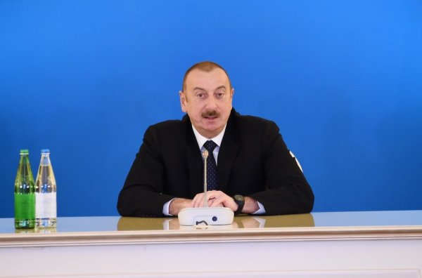 İlham Əliyev nazirlərin toplantısında - FOTOLAR