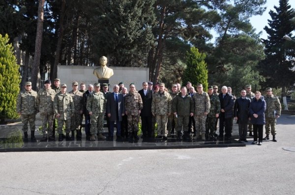 Hərbi attaşelər Azərbaycan istehsalı olan silahlarla tanış olublar