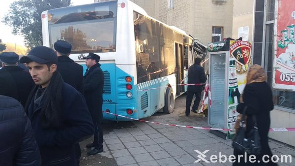 Sumqayıtda avtobus qəzasında yaralananlardan 19-u xəstəxanadadır - FOTOLAR