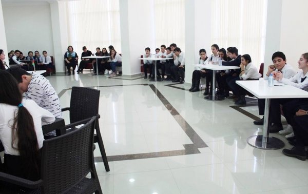 Sumqayıtda  “Beynəlxalq Ana Dili Günü” ilə bağlı silsilə tədbirlər keçirilib - FOTO