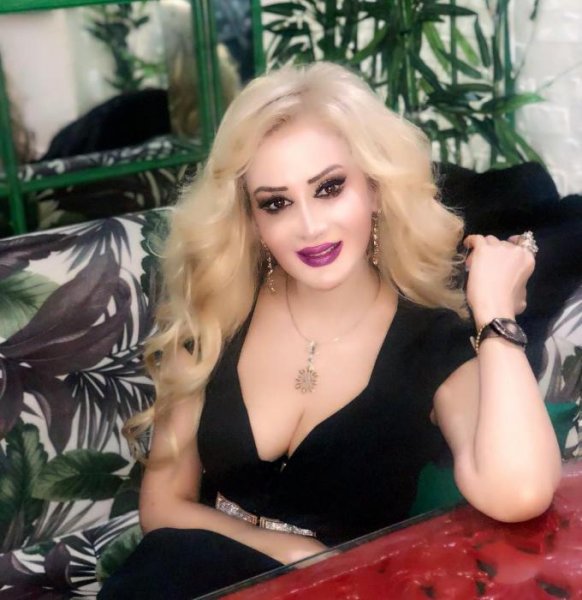 Xalq artisti dekoltesi ilə gündəmdə - FOTO