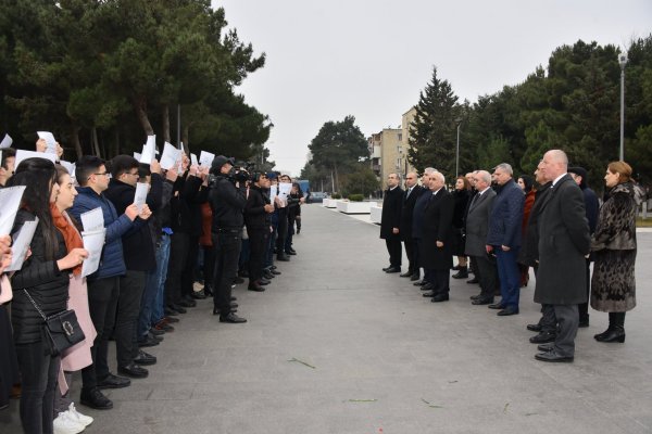 Sumqayıtda 613 tələbə yürüş etdi - FOTOLAR