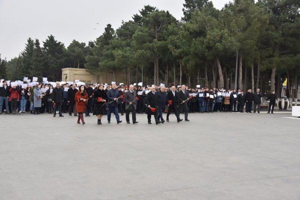 Sumqayıtda 613 tələbə yürüş etdi - FOTOLAR