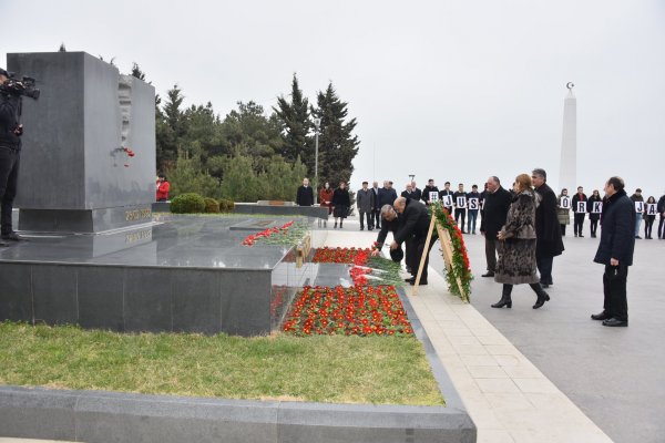 Sumqayıtda 613 tələbə yürüş etdi - FOTOLAR