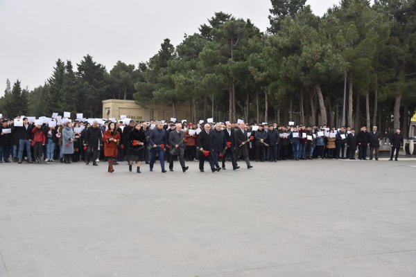 Sumqayıtda 613 tələbə yürüş etdi - FOTOLAR