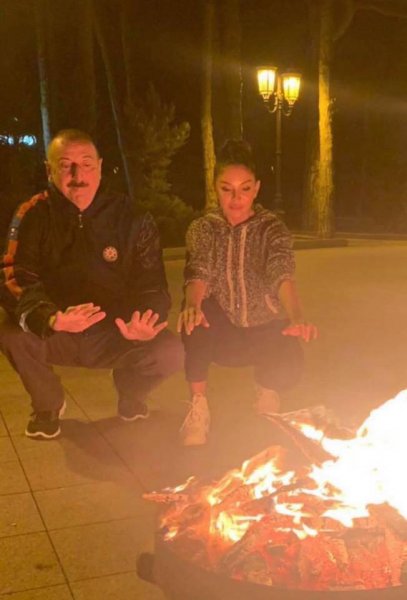 Prezident ailəsinin od çərşənbəsindən FOTOLAR