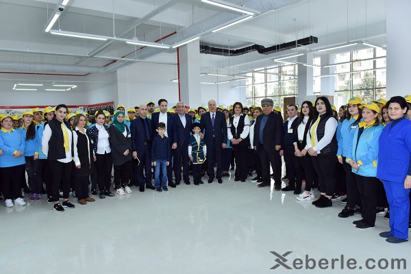 Zakir Fərəcov yeni ticarət mərkəzinin açılışında iştirak edib: 200 nəfər işlə təmin olunub - FOTOLAR
