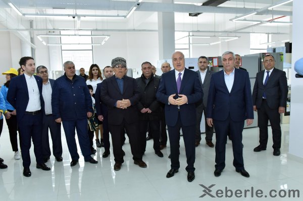 Zakir Fərəcov yeni ticarət mərkəzinin açılışında iştirak edib: 200 nəfər işlə təmin olunub - FOTOLAR