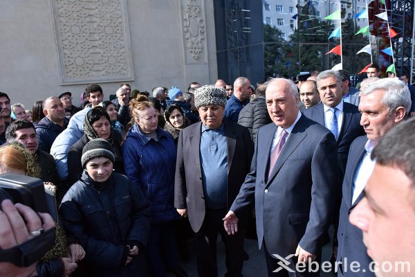 Zakir Fərəcov yeni ticarət mərkəzinin açılışında iştirak edib: 200 nəfər işlə təmin olunub - FOTOLAR