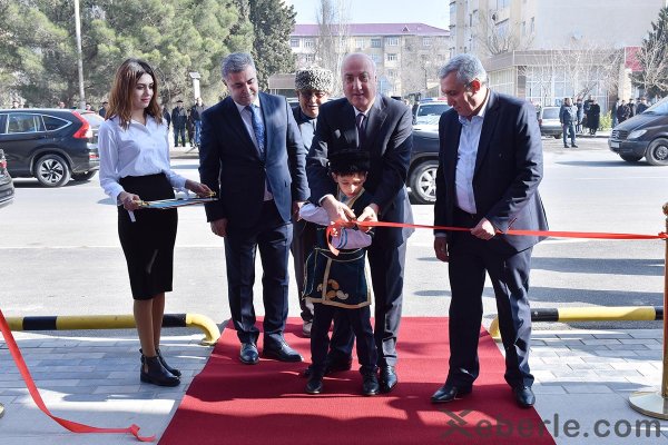 Zakir Fərəcov yeni ticarət mərkəzinin açılışında iştirak edib: 200 nəfər işlə təmin olunub - FOTOLAR