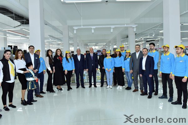 Zakir Fərəcov yeni ticarət mərkəzinin açılışında iştirak edib: 200 nəfər işlə təmin olunub - FOTOLAR