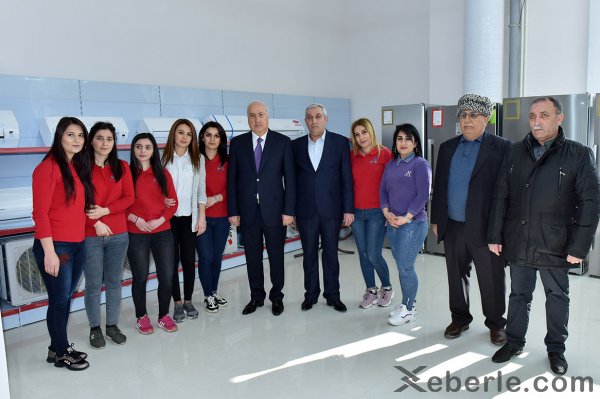 Zakir Fərəcov yeni ticarət mərkəzinin açılışında iştirak edib: 200 nəfər işlə təmin olunub - FOTOLAR