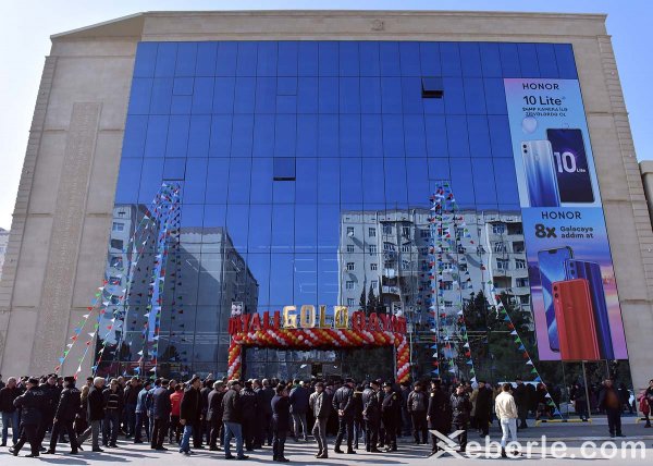Zakir Fərəcov yeni ticarət mərkəzinin açılışında iştirak edib: 200 nəfər işlə təmin olunub - FOTOLAR