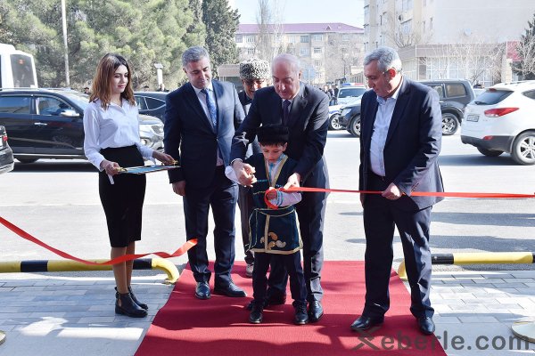 Zakir Fərəcov yeni ticarət mərkəzinin açılışında iştirak edib: 200 nəfər işlə təmin olunub - FOTOLAR