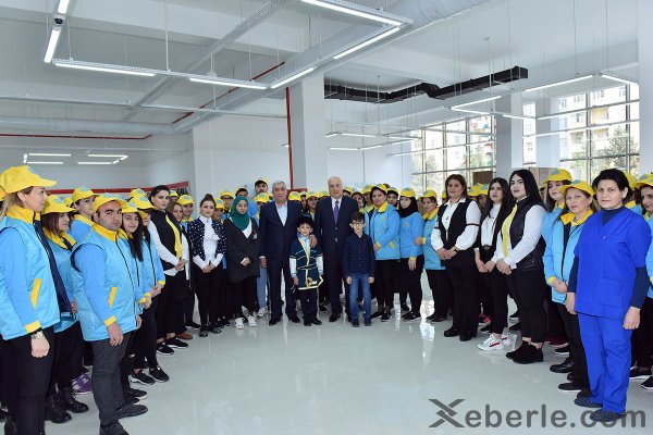 Zakir Fərəcov yeni ticarət mərkəzinin açılışında iştirak edib: 200 nəfər işlə təmin olunub - FOTOLAR