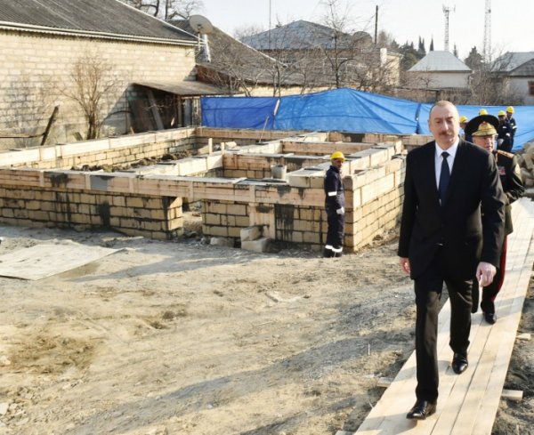 Prezident yenidən zəlzələ bölgəsində: işin gedişatını izlədi -FOTOLAR