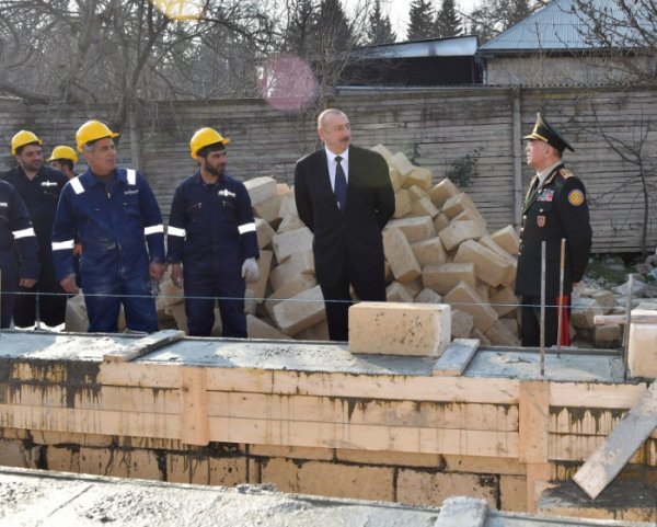 Prezident yenidən zəlzələ bölgəsində: işin gedişatını izlədi -FOTOLAR