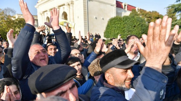 Prezident sakinlərin problemlərini dinlədi, ərizələrini şəxsən qəbul etdi - VİDEO (FOTOLAR)