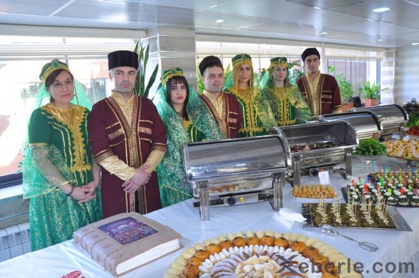 Sumqayıtda “Azərbaycan mətbəxi Qacarlar dövrünün bərpa edilmiş xörəkləri” kitabının təqdimatı - FOTOLAR