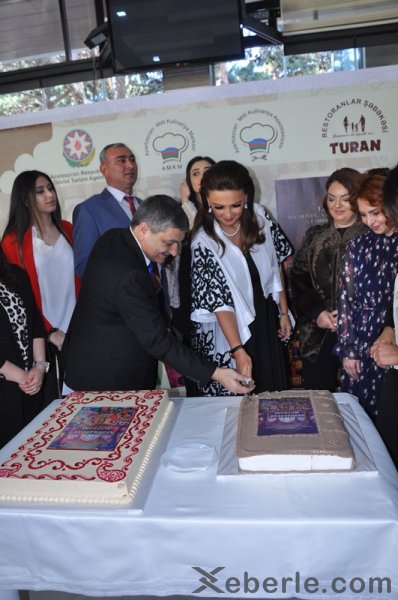 Sumqayıtda “Azərbaycan mətbəxi Qacarlar dövrünün bərpa edilmiş xörəkləri” kitabının təqdimatı - FOTOLAR