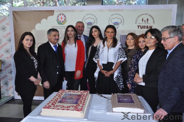 Sumqayıtda “Azərbaycan mətbəxi Qacarlar dövrünün bərpa edilmiş xörəkləri” kitabının təqdimatı - FOTOLAR